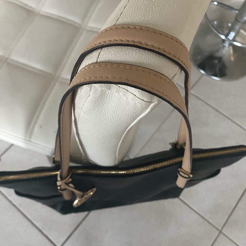 MICHAEL KORS BLACK AND TAN LEATHER BAG - Picture 4 of 7